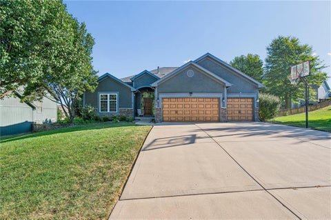 Photo of 10616 NE 101ST Street, Kansas City, MO 64157 (MLS # 2640431)