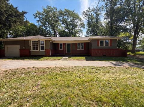 Photo of 1825 Bren Mar Road, Lees Summit, MO 64086 (MLS # 2620738)