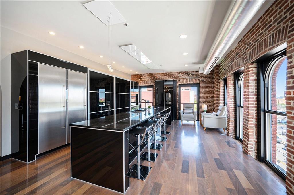 308 W 8th Street 100