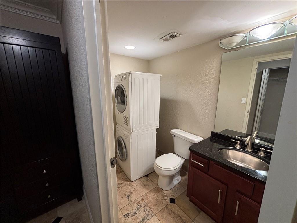 700 E 8th Street 14B
