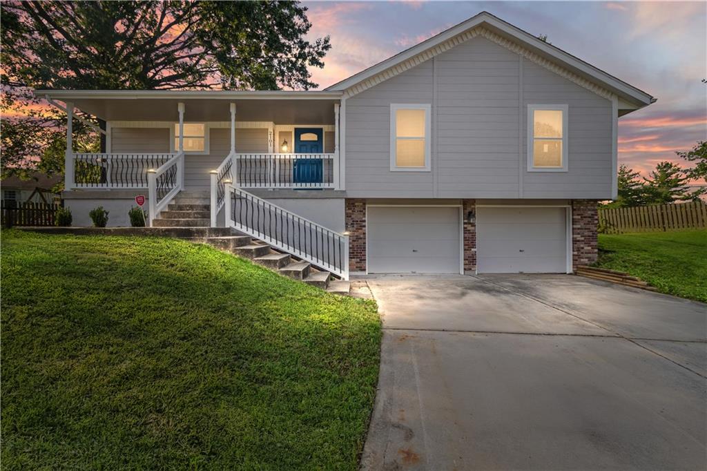 2101 NW Hidden Pointe Court