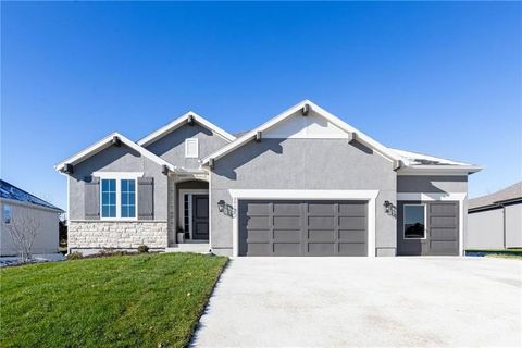 Photo of 16763 S Twilight Lane, Olathe, KS 66062 (MLS # 2619686)
