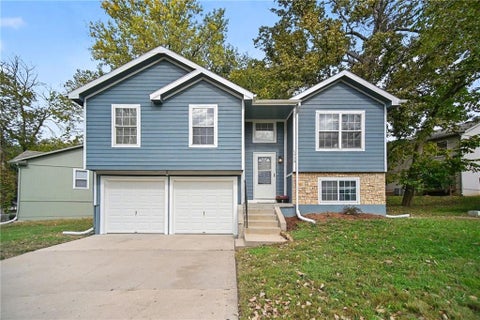 Photo of 7436 Oakland Avenue, Kansas City, KS 66112 (MLS # 2646916)