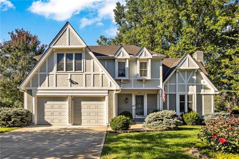 Photo of 3806 NE Beechwood Drive, Lees Summit, MO 64064 (MLS # 2646817)