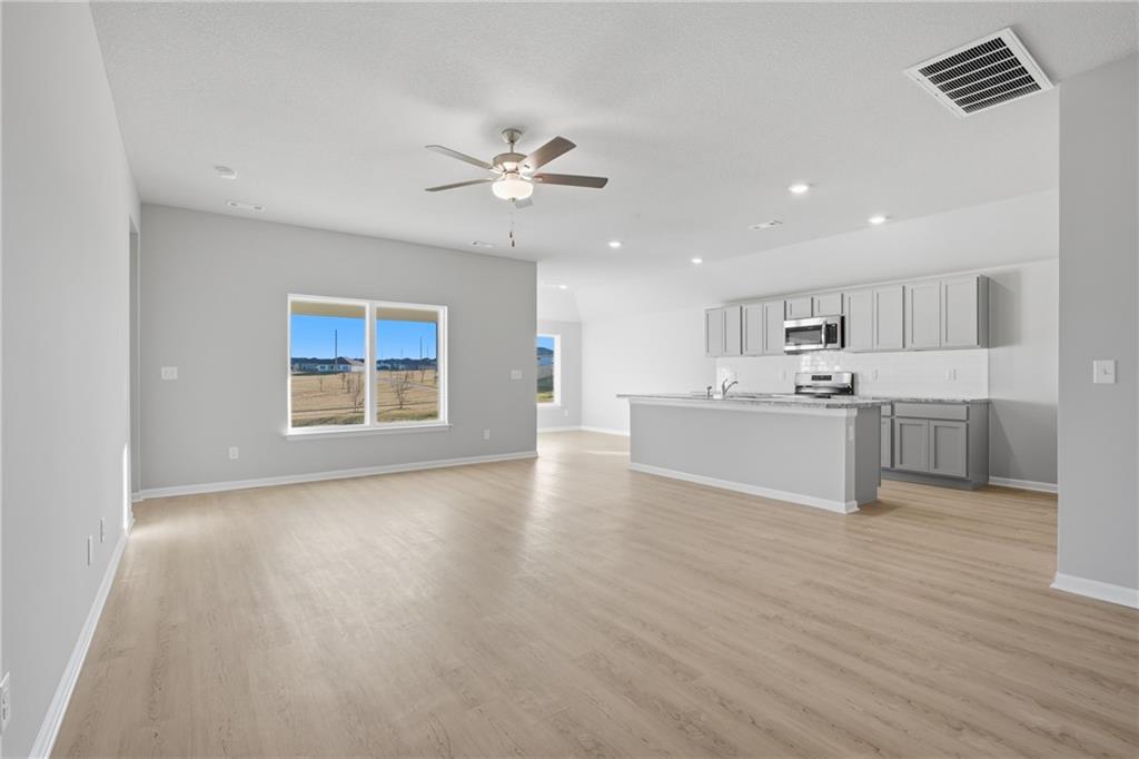 637 W Bluebird Street