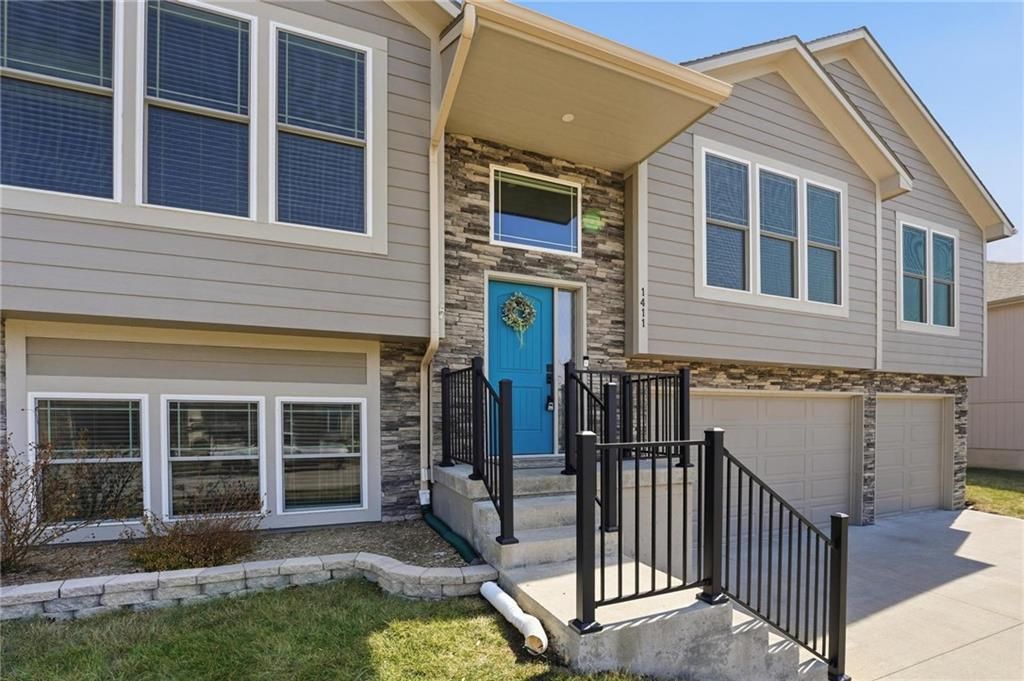 Photo of 1411 Norfolk Drive, Harrisonville, MO 64701 (MLS # 2608475)