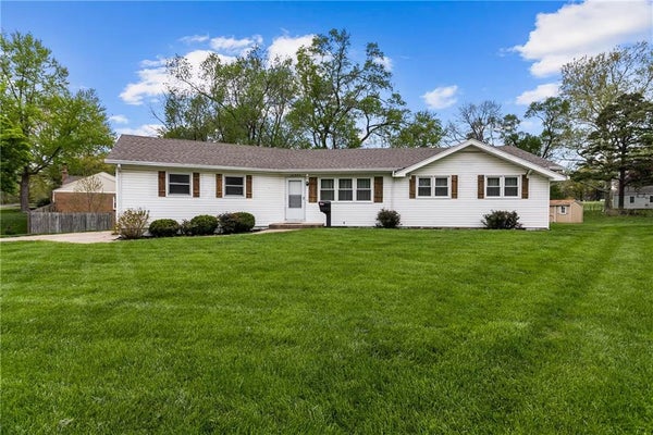 10906 W 56TH TER, SHAWNEE, KS 66203 - Image af8b0657675edb8c80cda3bc506a17c8/2296485108