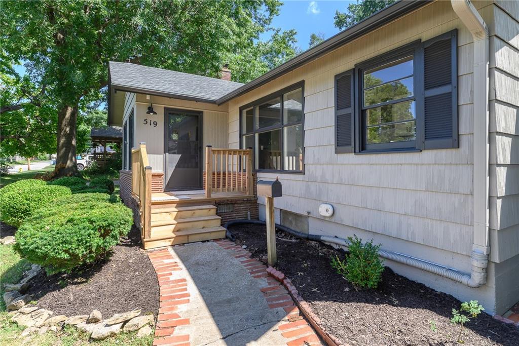 Olathe, Kansas 66061, United States, 3 Bedrooms Bedrooms, ,2 BathroomsBathrooms,Residential,Pending,196519