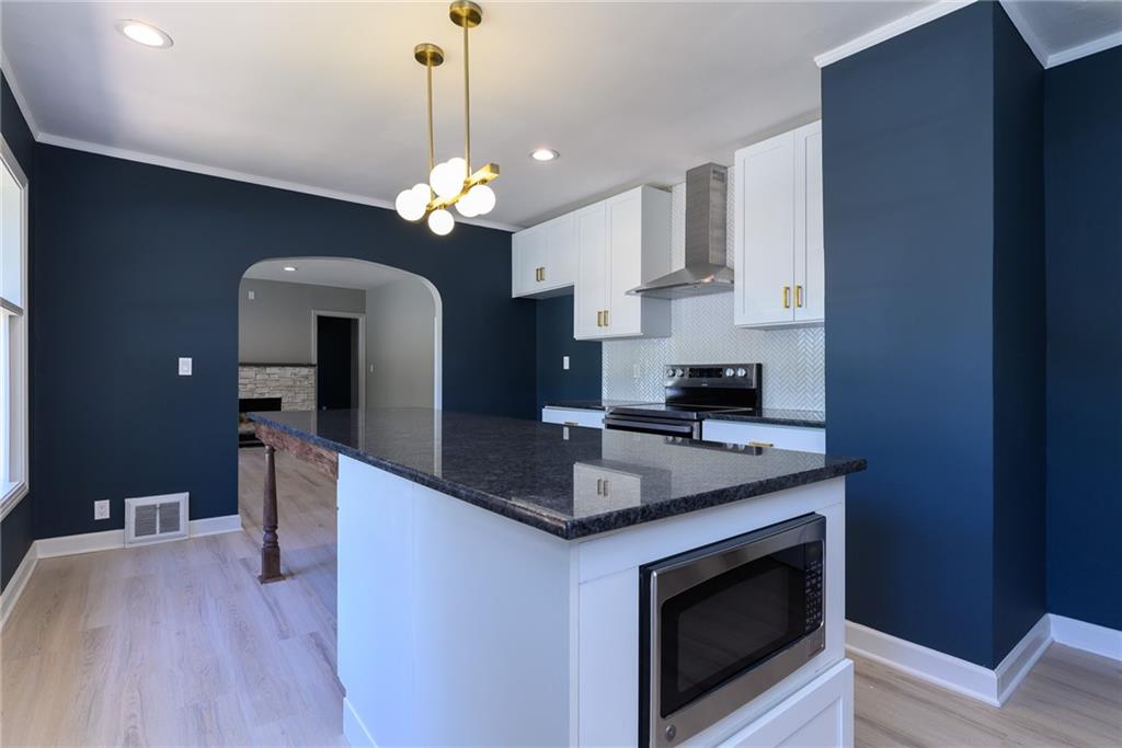 Olathe, Kansas 66061, United States, 3 Bedrooms Bedrooms, ,2 BathroomsBathrooms,Residential,Pending,196519