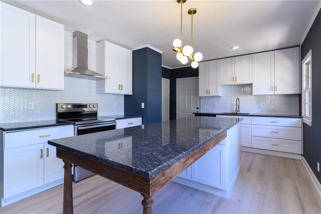 Olathe, Kansas 66061, United States, 3 Bedrooms Bedrooms, ,2 BathroomsBathrooms,Residential,Pending,196519