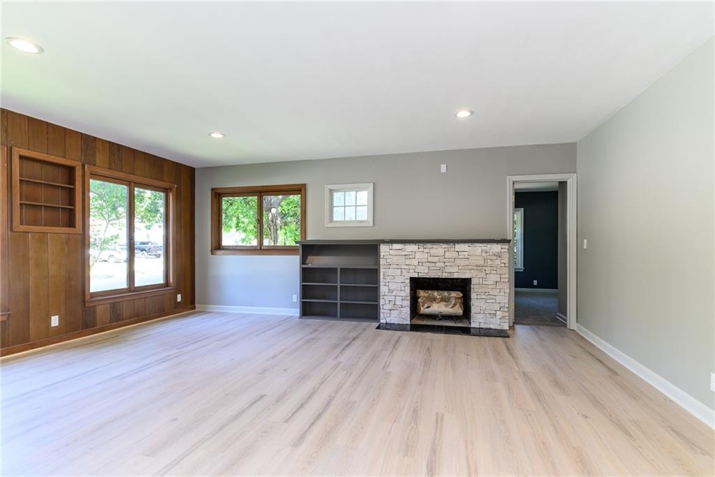 Olathe, Kansas 66061, United States, 3 Bedrooms Bedrooms, ,2 BathroomsBathrooms,Residential,Pending,196519