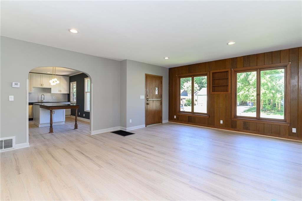 Olathe, Kansas 66061, United States, 3 Bedrooms Bedrooms, ,2 BathroomsBathrooms,Residential,Pending,196519