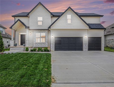 10518 N Hawthorne Avenue Kansas City MO 64157