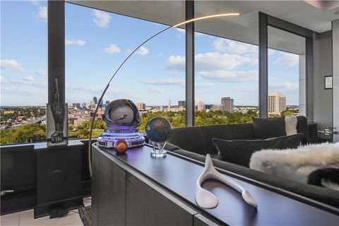 Photo of 700 W 31st Street #702, Kansas City, MO 64108 (MLS # 2610433)
