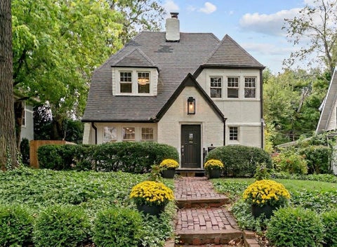 Photo of 5616 Wyandotte Street, Kansas City, MO 64113 (MLS # 2648208)
