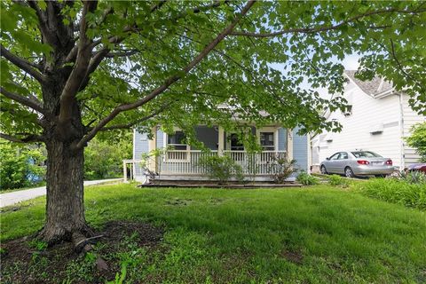 Photo of 1522 W Walnut Street, Independence, MO 64050 (MLS # 2616053)