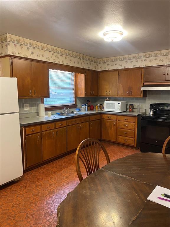 Independence, Missouri 64052, United States, 2 Bedrooms Bedrooms, ,1 BathroomBathrooms,Residential,Active,226439