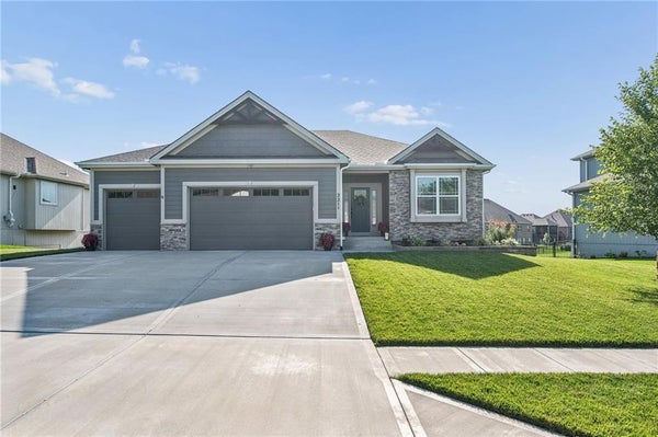 2211 FOXTAIL DR, KEARNEY, MO 64060 - Image b00b1ce4cd7c9c5245aa5cb07fcefe42/1749192082