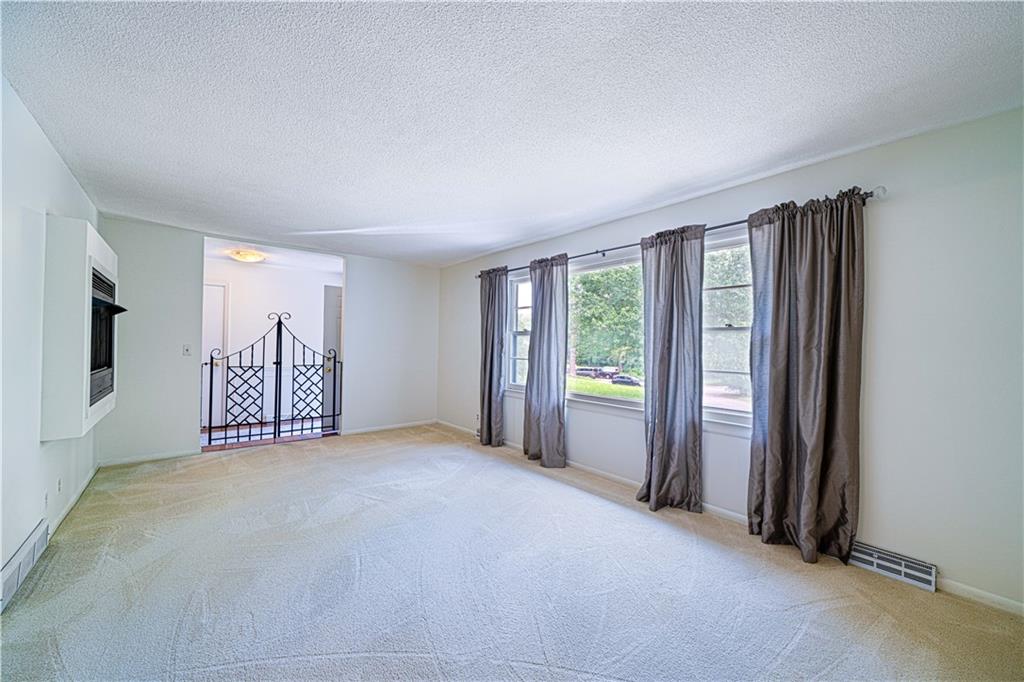 St Joseph, Missouri 64506, United States, 4 Bedrooms Bedrooms, ,3 BathroomsBathrooms,Residential,Pending,141615