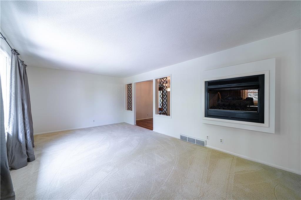 St Joseph, Missouri 64506, United States, 4 Bedrooms Bedrooms, ,3 BathroomsBathrooms,Residential,Pending,141615