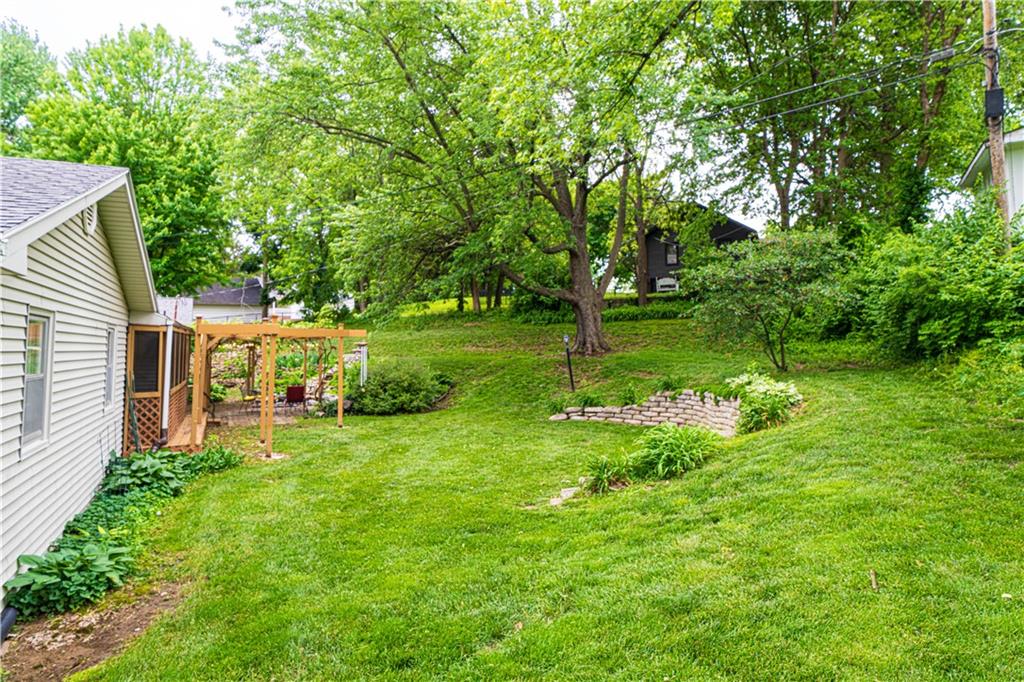 St Joseph, Missouri 64506, United States, 4 Bedrooms Bedrooms, ,3 BathroomsBathrooms,Residential,Pending,141615