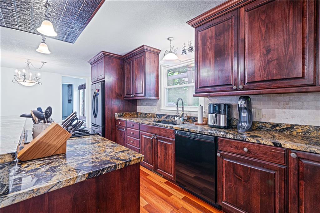 St Joseph, Missouri 64506, United States, 4 Bedrooms Bedrooms, ,3 BathroomsBathrooms,Residential,Pending,141615