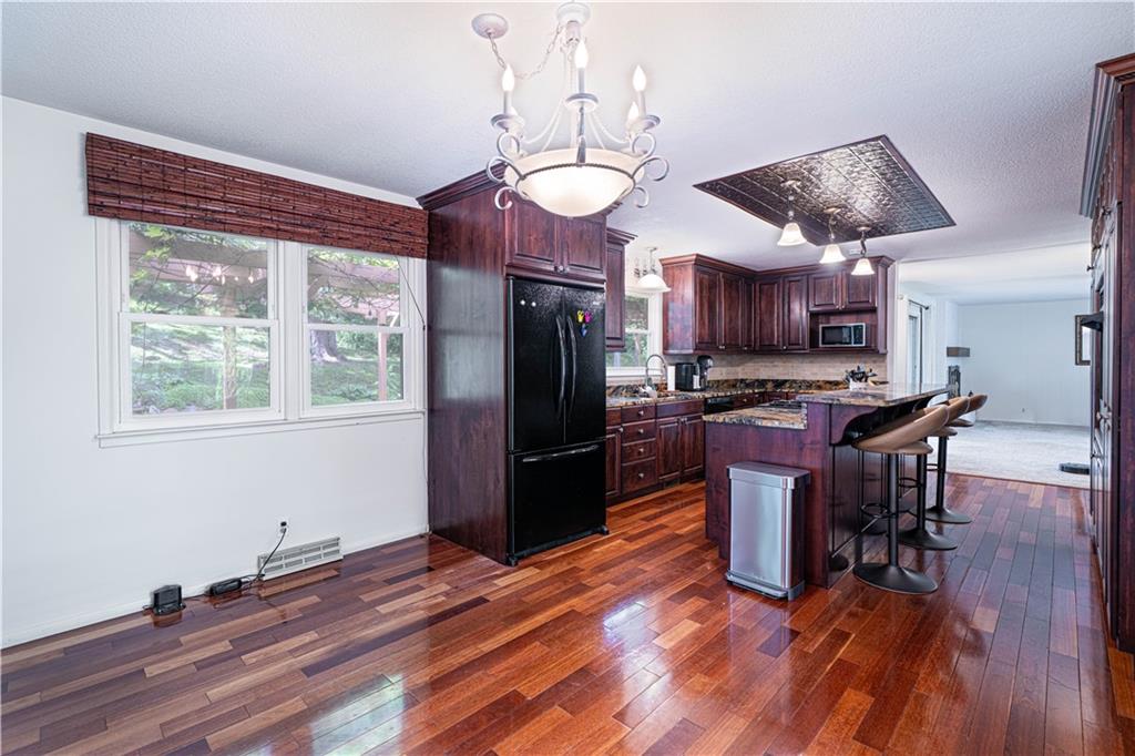 St Joseph, Missouri 64506, United States, 4 Bedrooms Bedrooms, ,3 BathroomsBathrooms,Residential,Pending,141615