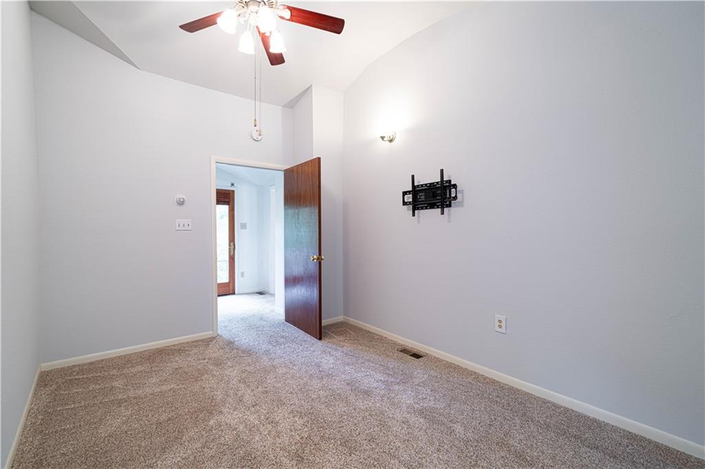 St Joseph, Missouri 64506, United States, 4 Bedrooms Bedrooms, ,3 BathroomsBathrooms,Residential,Pending,141615