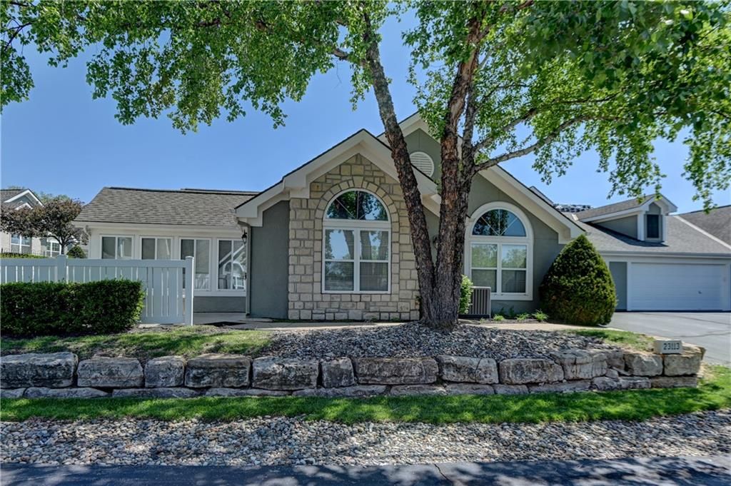 Photo of 23113 W 71st Terrace, Shawnee, KS 66227 (MLS # 2618460)