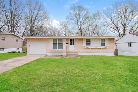 Photo of 9411 Farley Avenue, Kansas City, MO 64138 (MLS # 2611857)