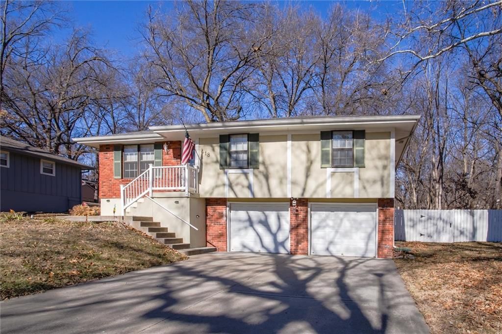 Photo of 418 NW 78th Terrace, Kansas City, MO 64118 (MLS # 2598372)