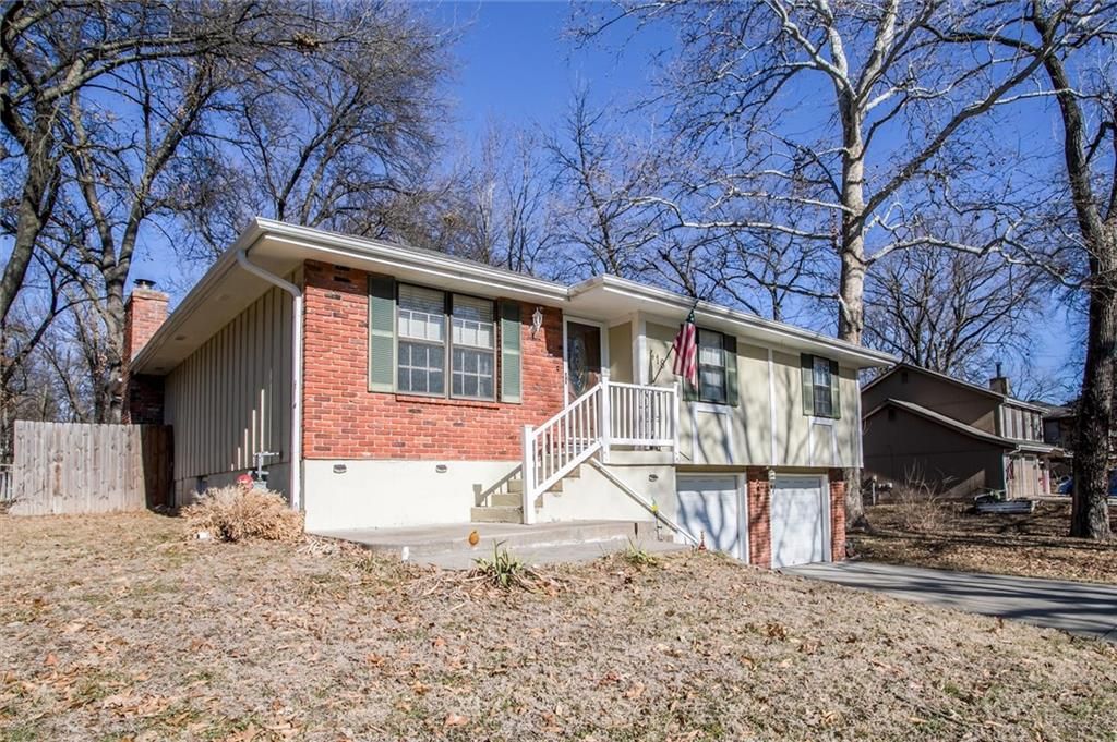 Photo of 418 NW 78th Terrace, Kansas City, MO 64118 (MLS # 2598372)