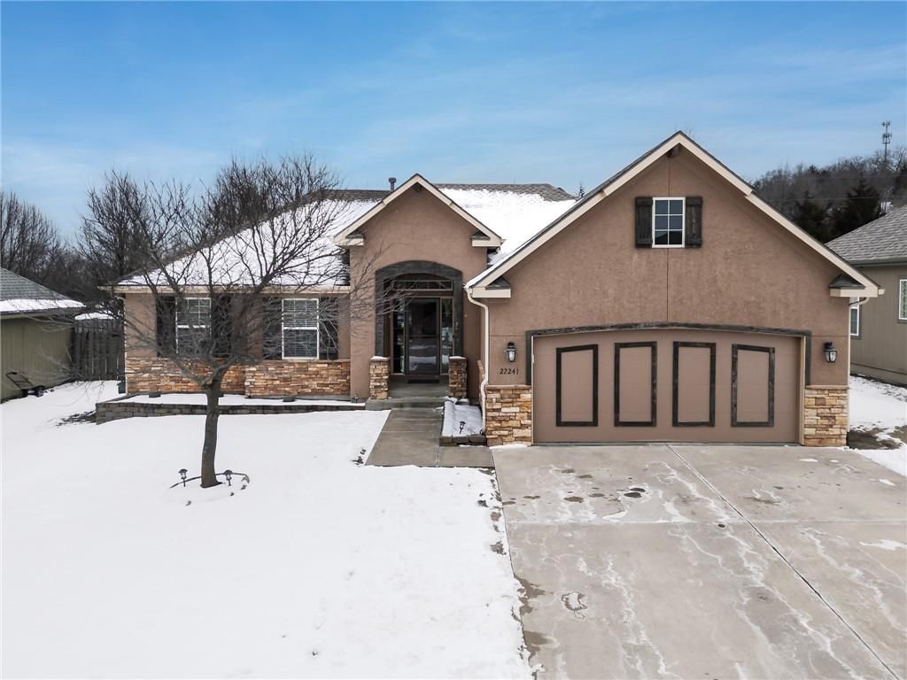 Photo of 22241 W Sycamore Street, Tonganoxie, KS 66086 (MLS # 2598342)