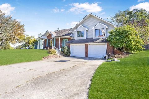 Photo of 3706 Wheatridge Drive, St Joseph, MO 64506 (MLS # 2583175)