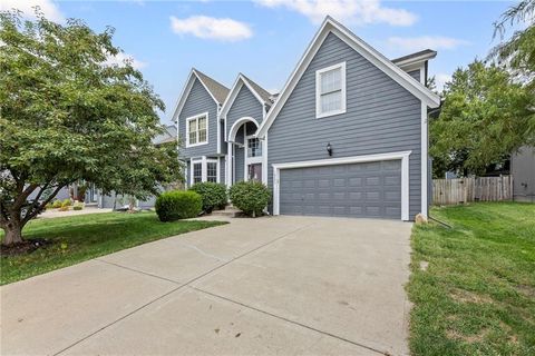Photo of 18504 W 153rd Terrace, Olathe, KS 66062 (MLS # 2579523)