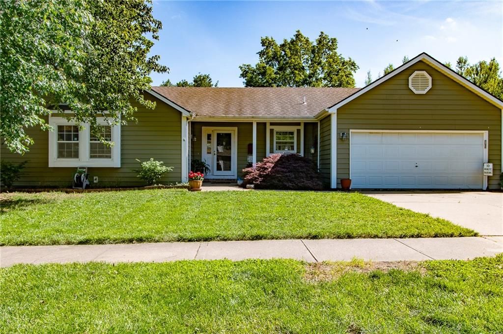 Photo of 3817 Stetson Drive, Lawrence, KS 66049 (MLS # 2632651)