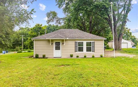 Photo of 705 Yoeke Street, Tonganoxie, KS 66086 (MLS # 2633649)