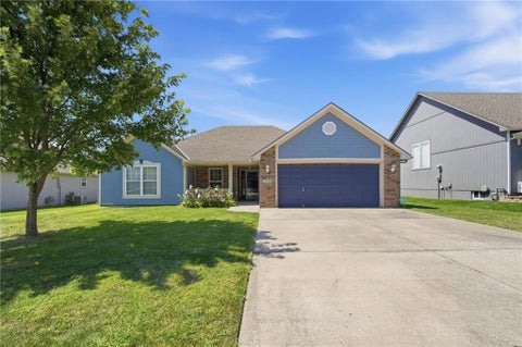 Photo of 1604 SE Dalton Drive, Lees Summit, MO 64081 (MLS # 2624674)