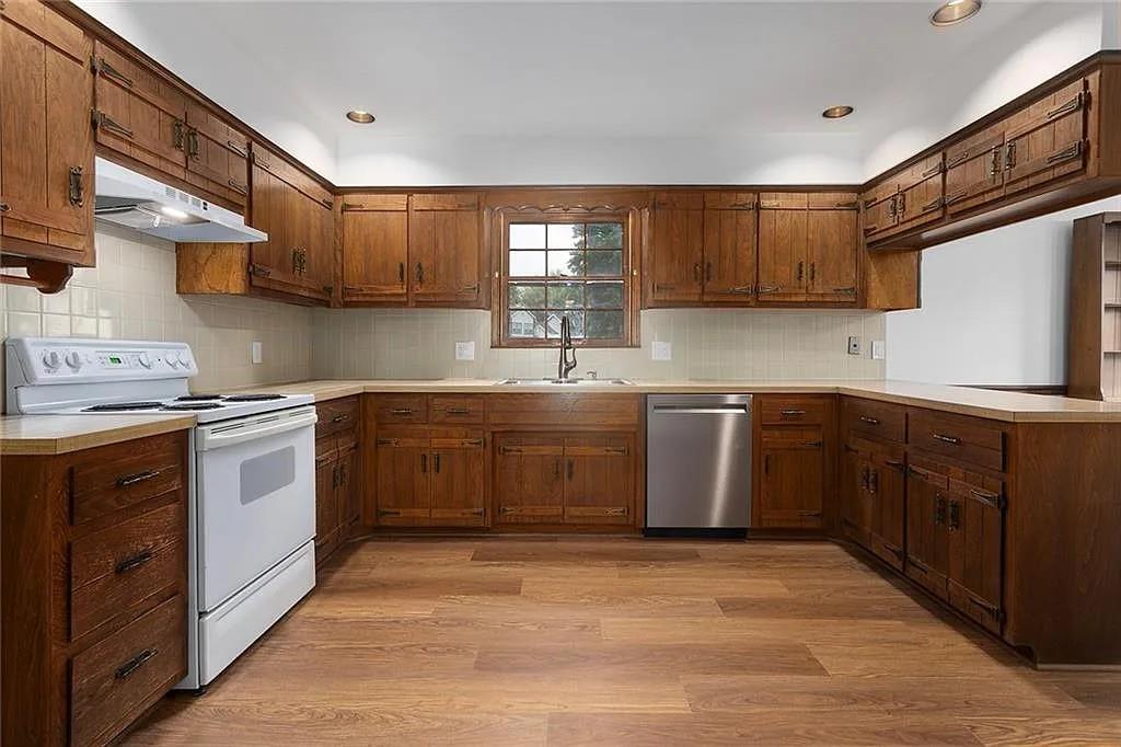 Photo of 2001 Place Liberte Drive, Liberty, MO 64068 (MLS # 2642102)