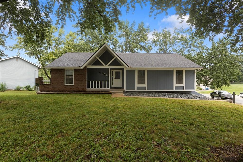 Photo of 2001 Place Liberte Drive, Liberty, MO 64068 (MLS # 2642102)