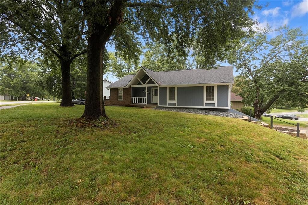 Photo of 2001 Place Liberte Drive, Liberty, MO 64068 (MLS # 2642102)