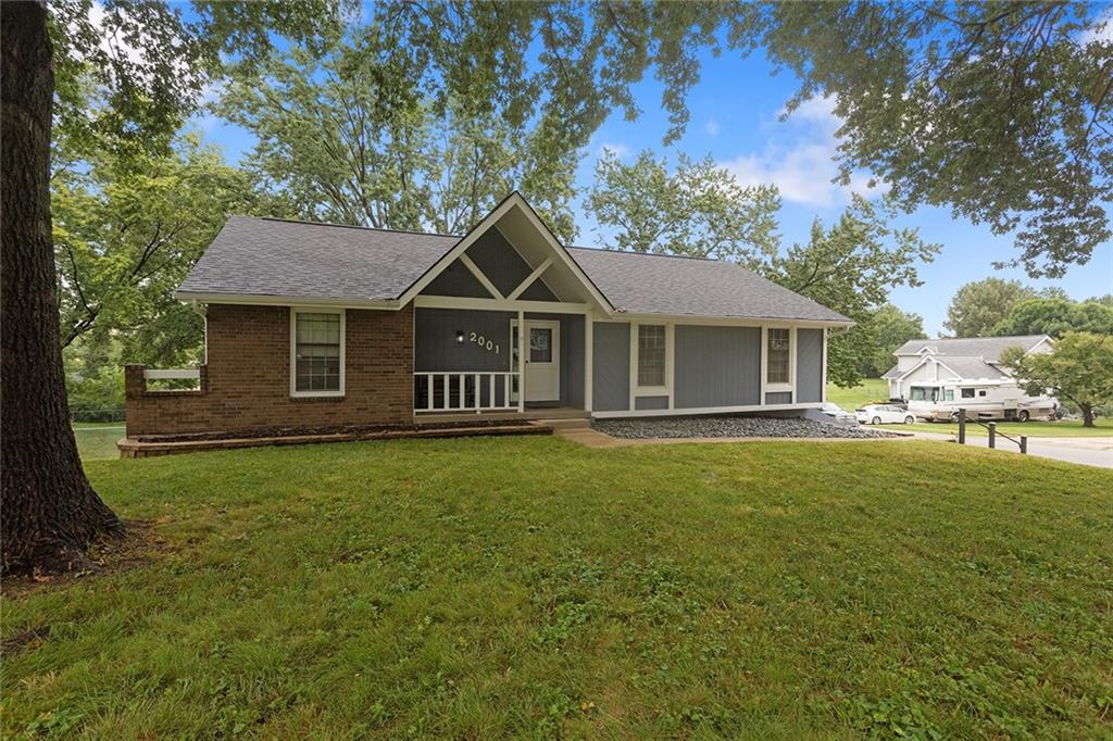Photo of 2001 Place Liberte Drive, Liberty, MO 64068 (MLS # 2642102)