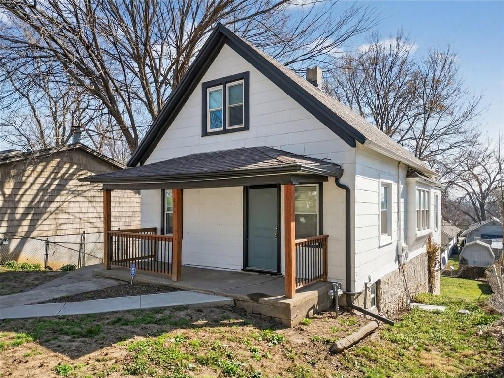 Photo of 411 N Lawndale Avenue, Kansas City, MO 64123 (MLS # 2609095)