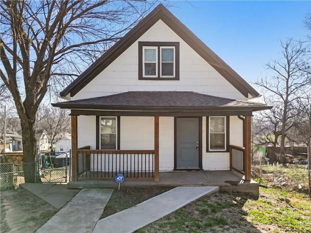 Photo of 411 N Lawndale Avenue, Kansas City, MO 64123 (MLS # 2609095)