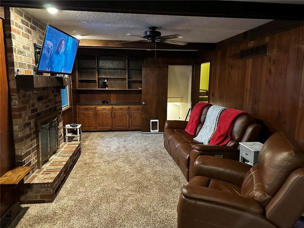 Photo of 908 N Forest Lane Lane, Liberty, MO 64068 (MLS # 2587981)