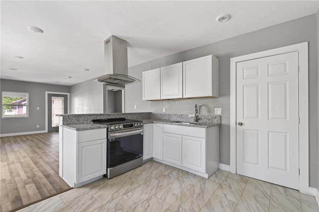 Photo of 6821 Monroe Avenue, Kansas City, MO 64132 (MLS # 2627397)