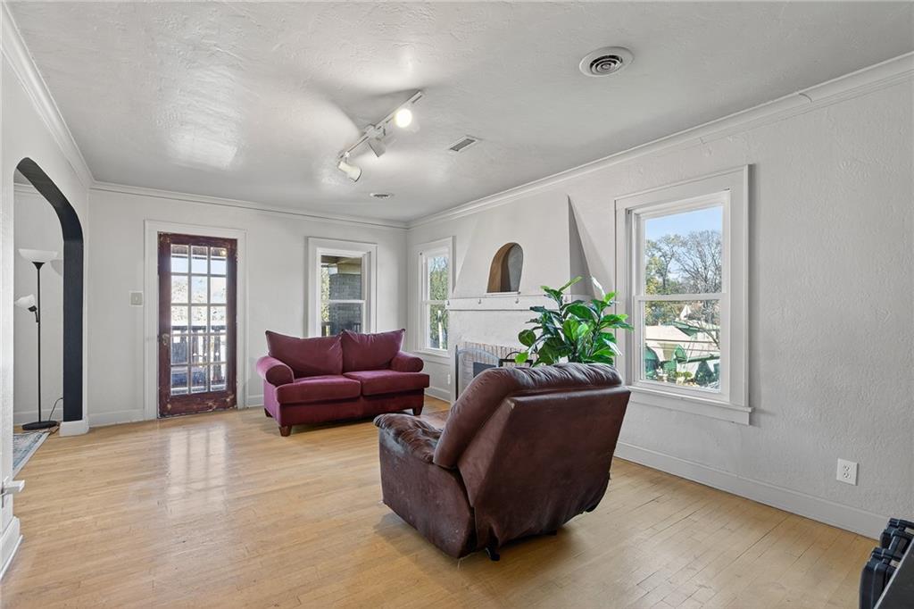 5024 Woodland Avenue