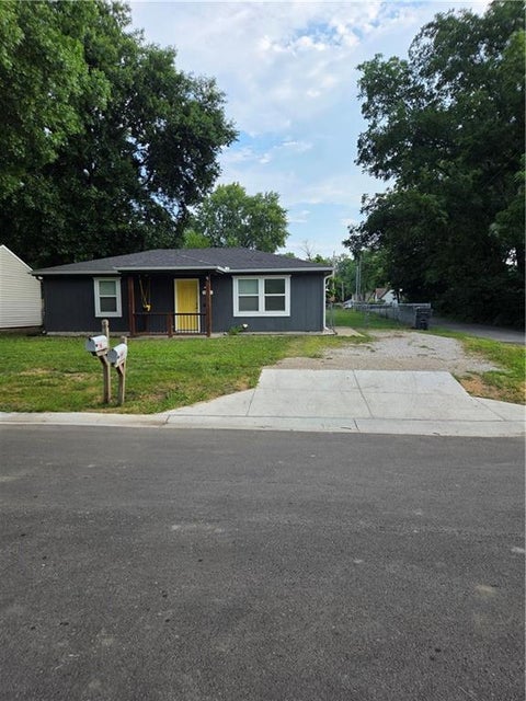 Photo of 326 Front Street, Grain Valley, MO 64029 (MLS # 2632855)