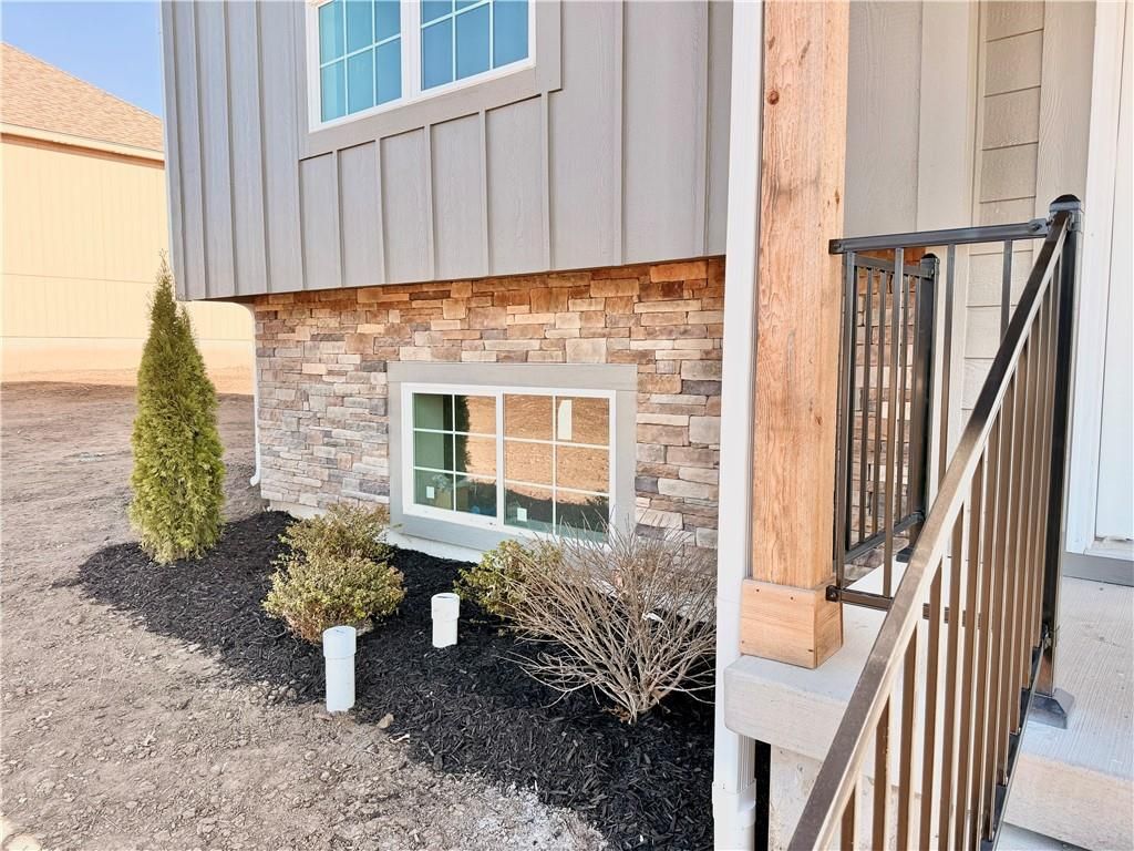 Photo of 323 NE 51 Road, Warrensburg, MO 64093 (MLS # 2592225)