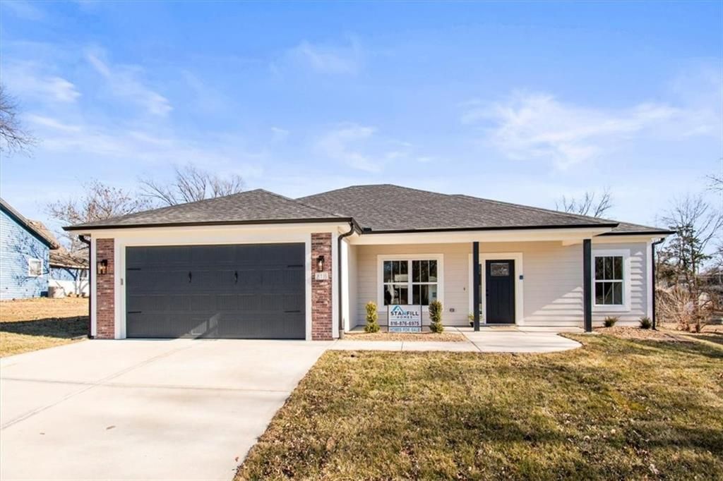 Photo of 218 N Boardman Street, Pleasant Hill, MO 64080 (MLS # 2597258)
